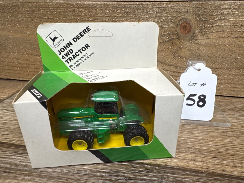 1:64 JD 8850 4WD Tractor