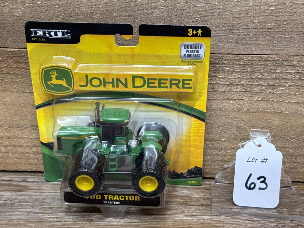 1:64 JD 4WD Tractor /Triples