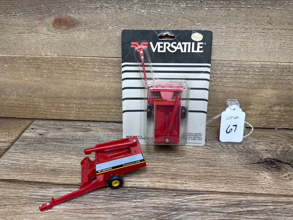 1:64 Versatile Trans/axial 2000 Pull-type Combines
