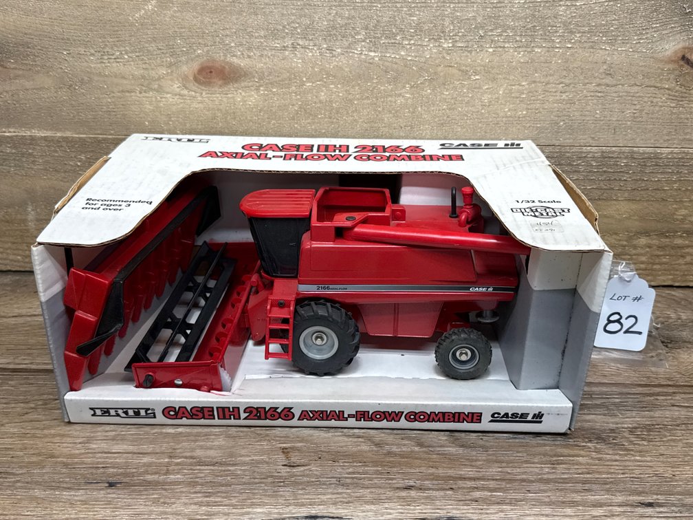 1:32 Case IH 2166 Axial-Flow Combine