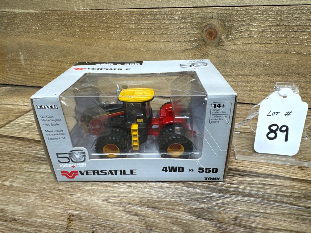 1:64 Versatile 550 4WD