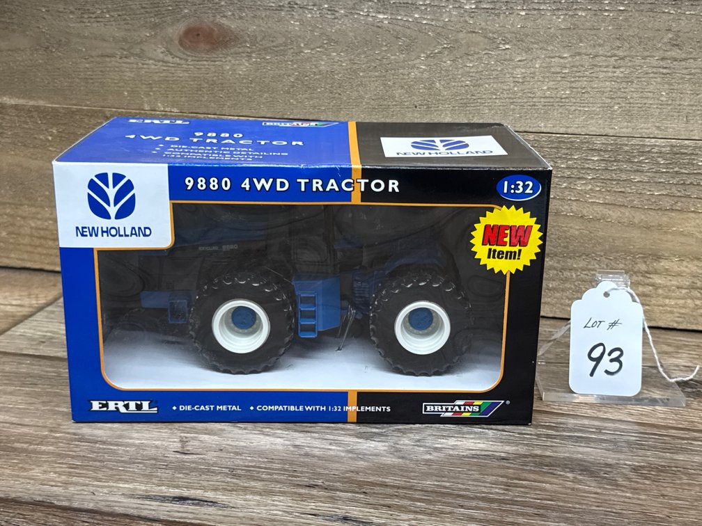 1:32 New Holland 9880 4WD Tractor - Duals