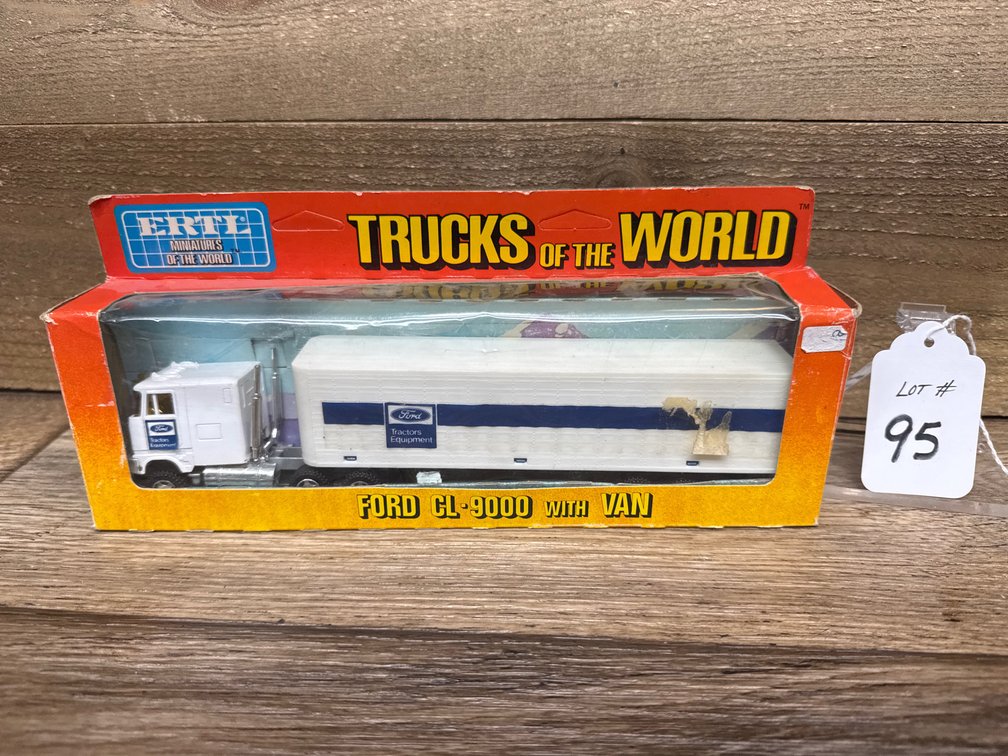 1:64 Ford CL-9000 w/Van