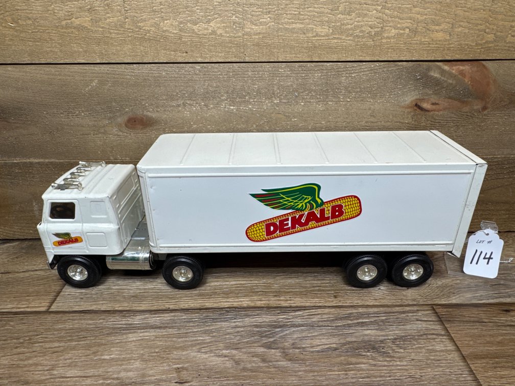 1:18 ERTL International COE “DEKALB” Semi