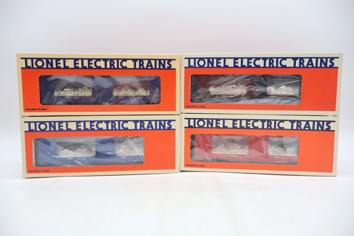 Lot of (4) Lionel Train Cars