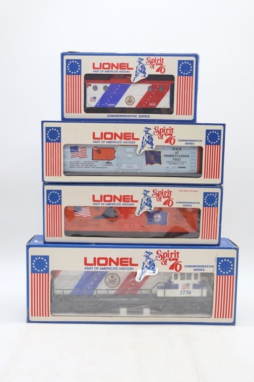 Lionel Spirit of '76 U36B Diesel Locomotive, 2 Spirit of '76 Cars, and Caboose