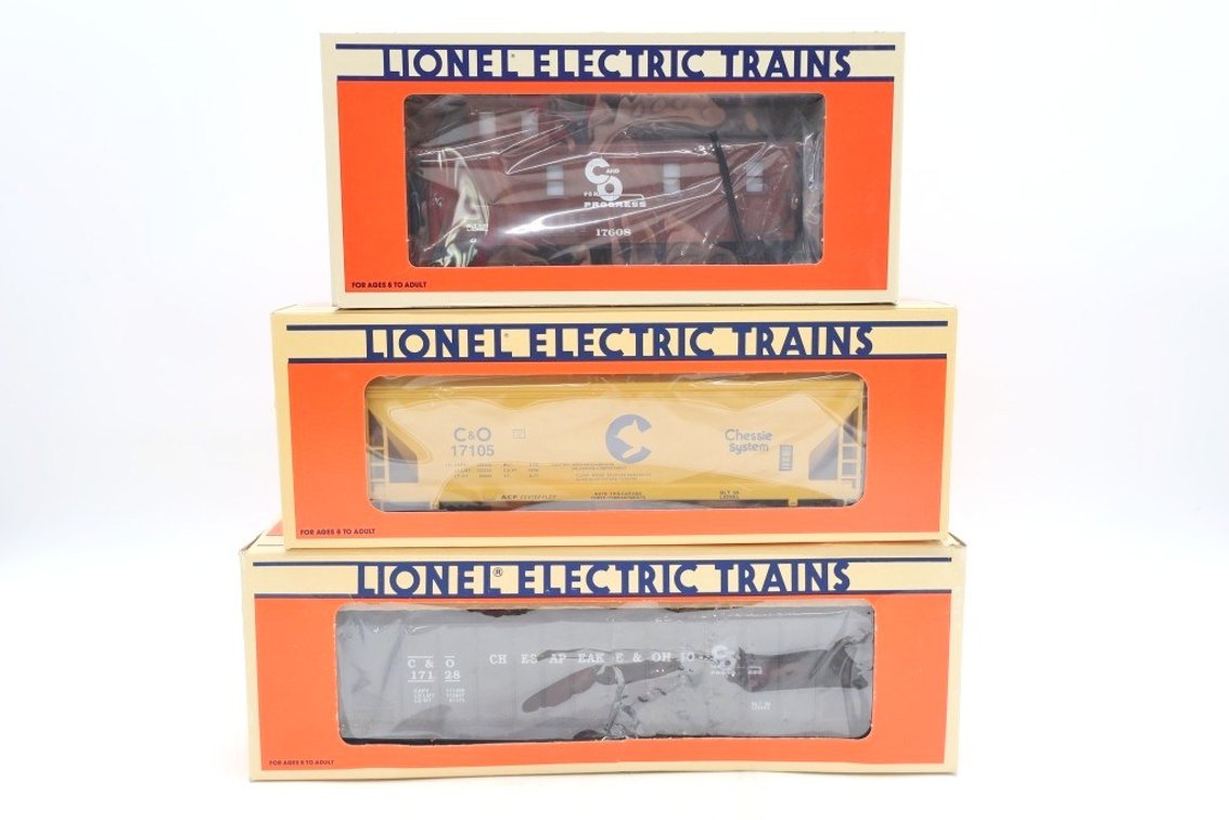 Lot of (3) Lionel Train Cars