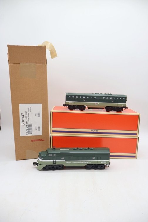 Lionel Northern Pacific Powered/Nonpowered F3A Engines