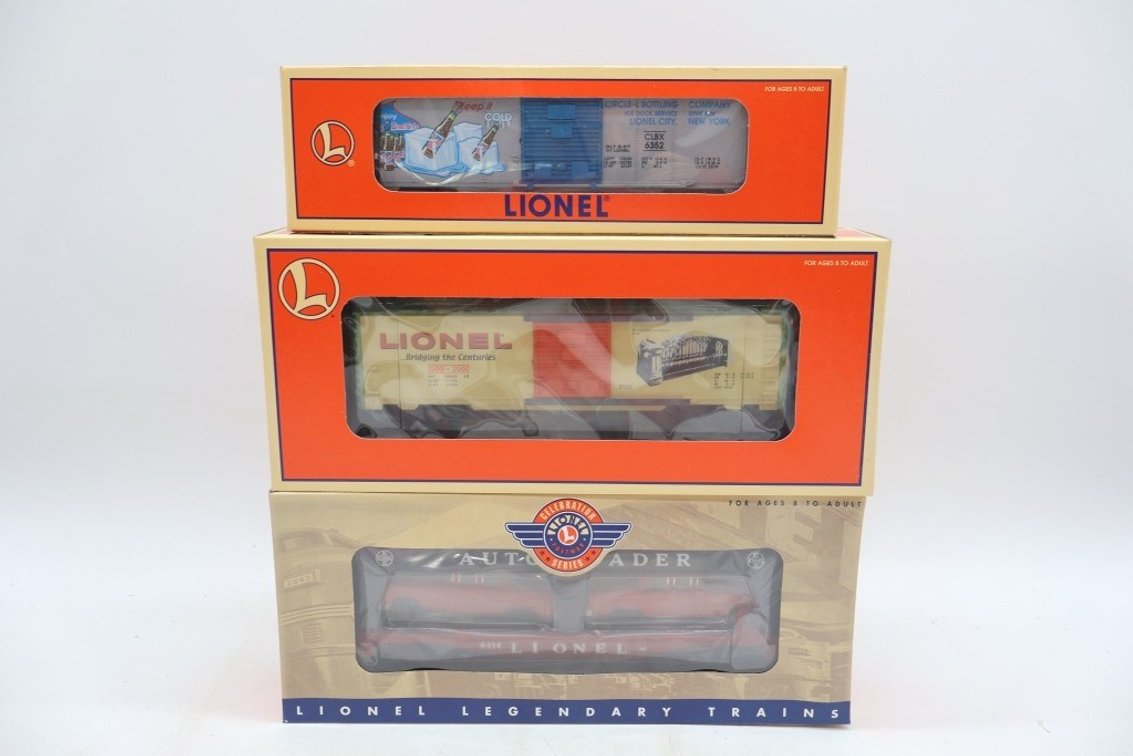 Lot of (3) Lionel Train Cars