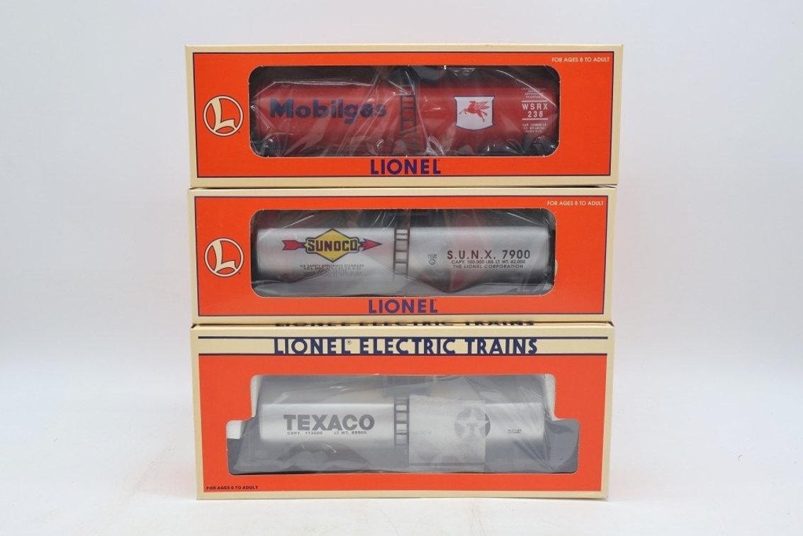 Lot of (3) Lionel Train Cars