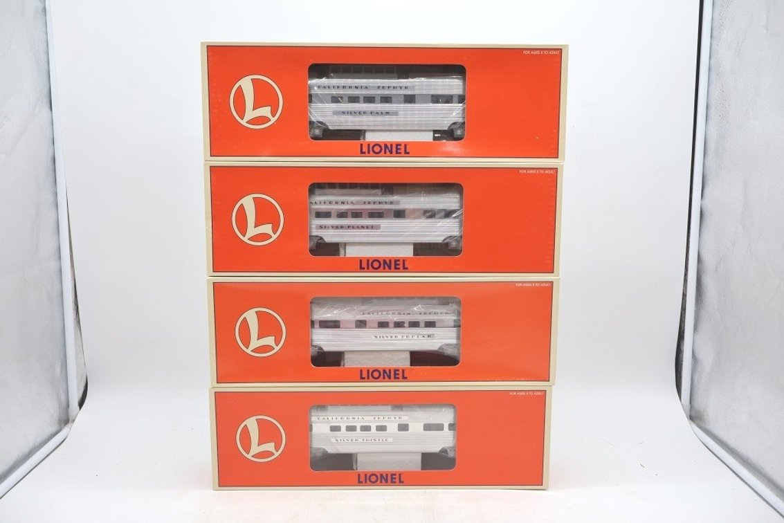 Set of 4 Lionel Western Pacific Vista-Dome Cars