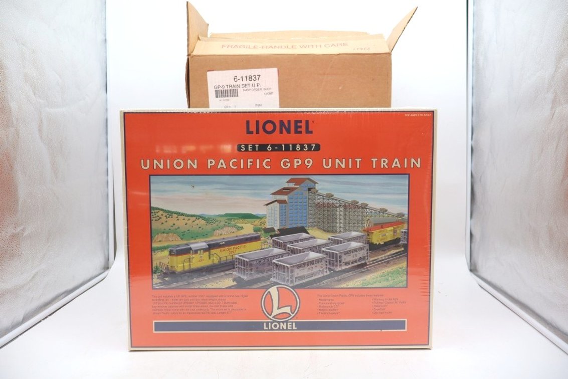 Lionel Union Pacific GP9 Unit Train Set