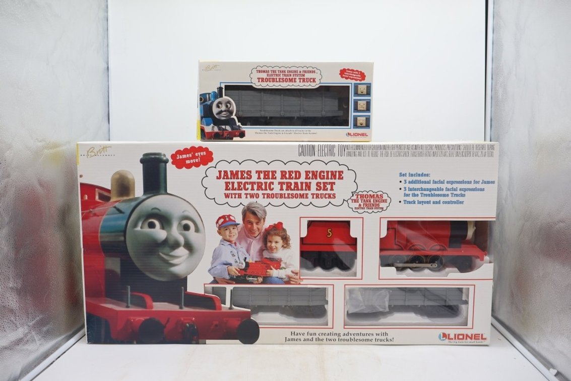 Lionel James the Red Engine Electric Train Set - G Scale