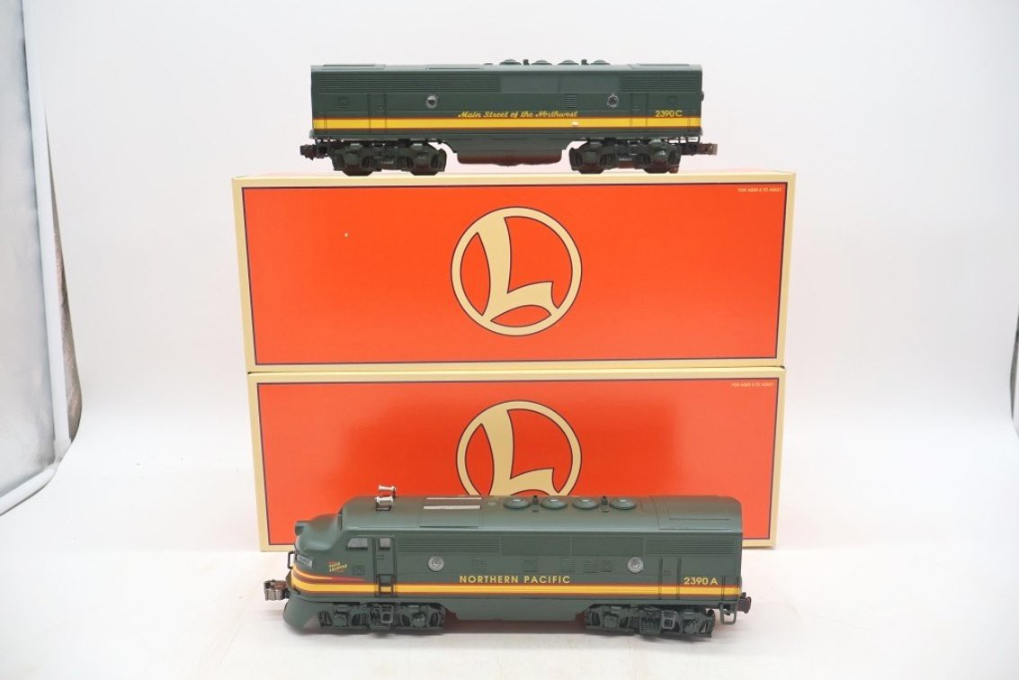 Set of 2 Lionel 2390 Northen Pacific F3A and F3B Diesel Engines