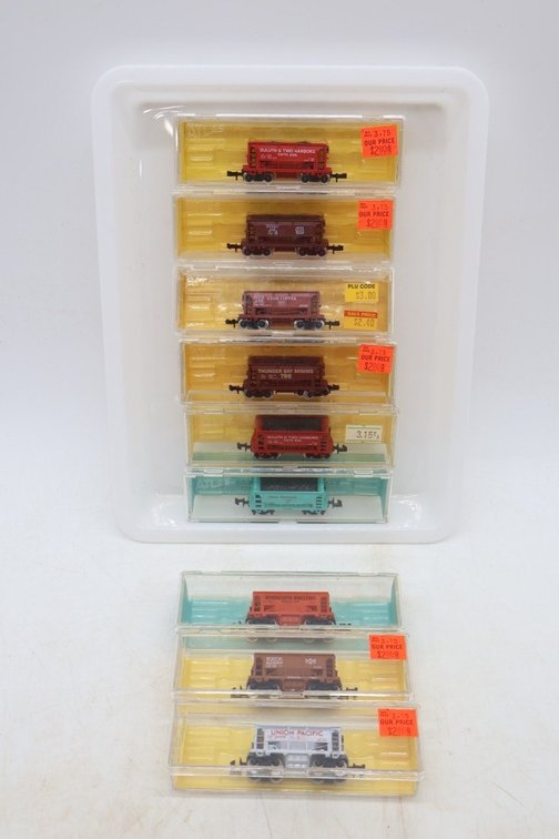 Lot of (9) N Scale Train Cars