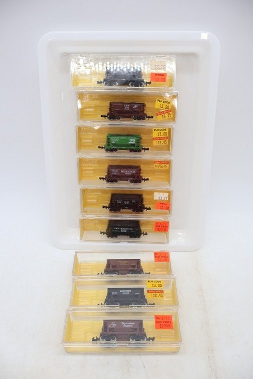 Lot of (9) N Scale Train Cars