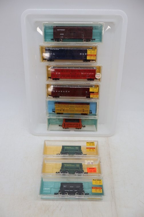 Lot of (9) N Scale Train Cars