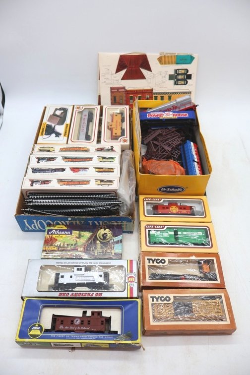 Large Lot of HO Scale Box Cars and Tracks