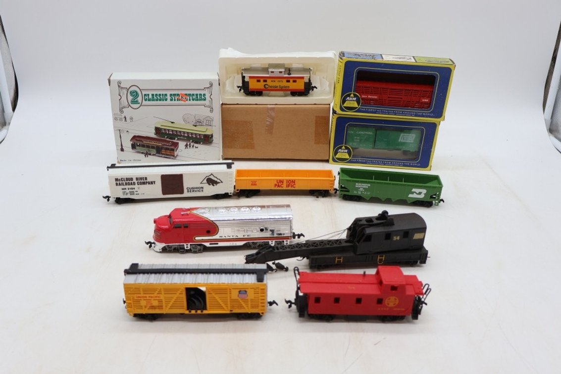 Lot of HO Scale Train Cars