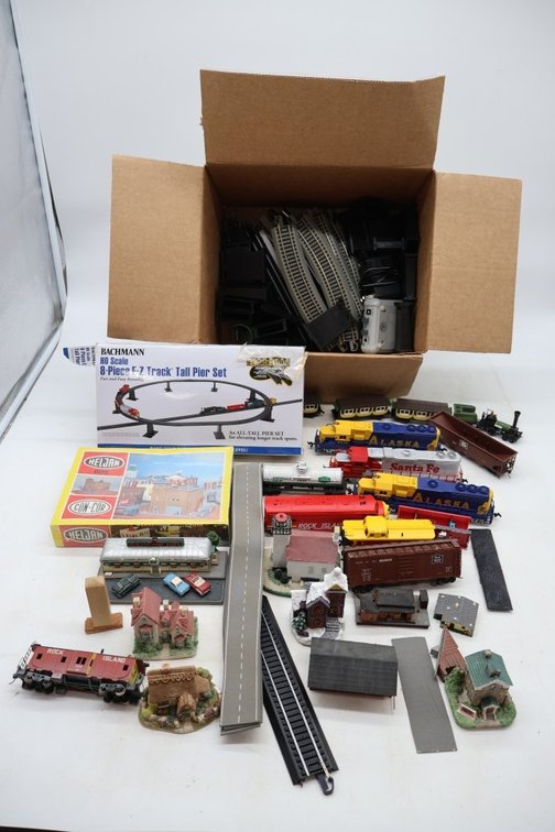 Lot of HO Scale Cars, Trains, and Track