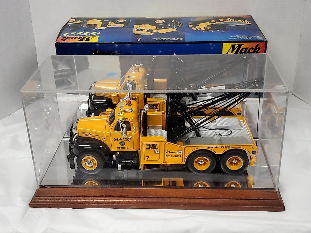 1960 Mack Model B61 Tow Truck