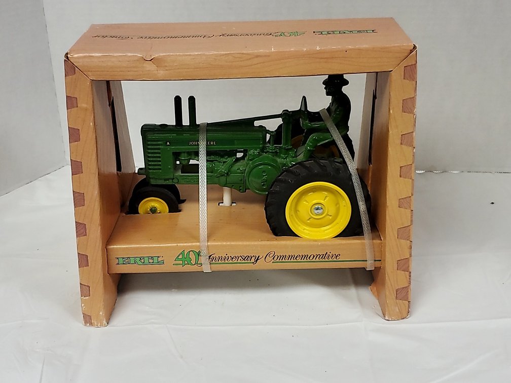Ertl 1/16 John Deere 40th Anniversary