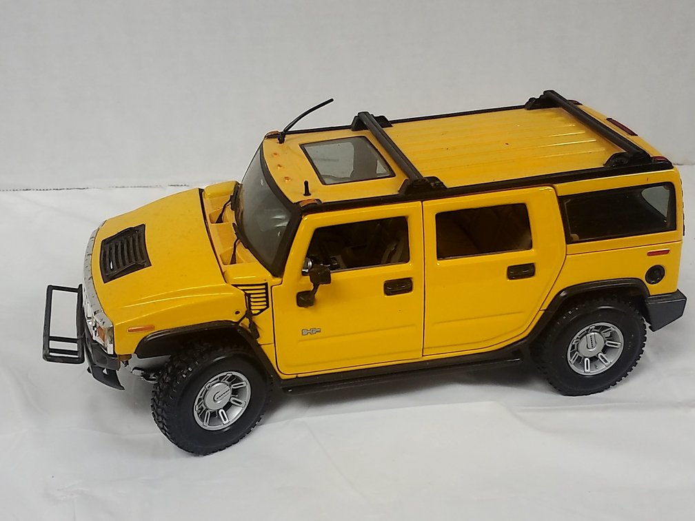 11/1 ( DS ) Maisto PREMIERE EDITION Yellow Hummer H2