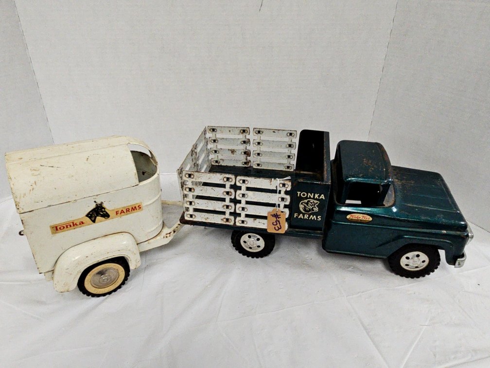 VINTAGE TONKA STOCK FARMS PRESSED STEEL TOY TRUCK & Trailer