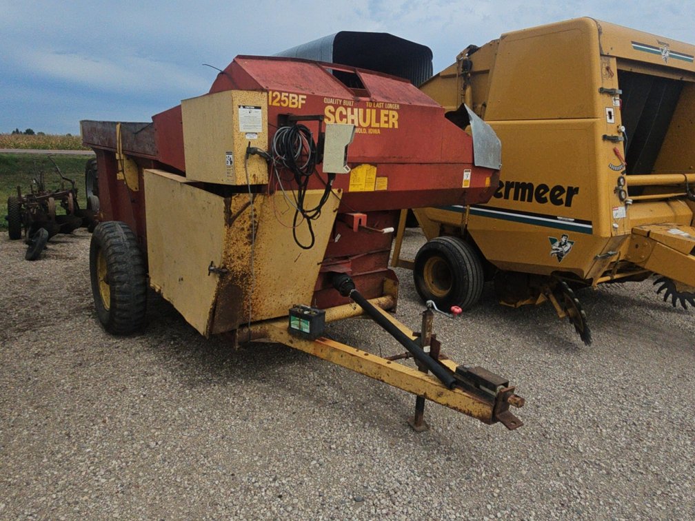 Schuler 125BF feed wagon