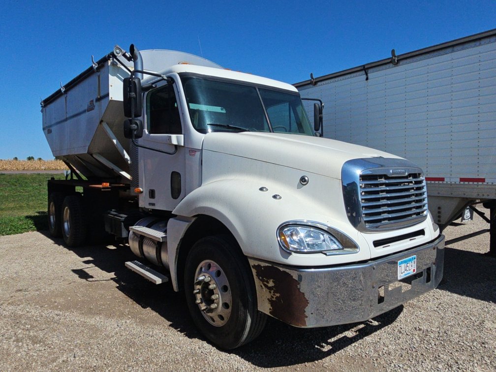 2003 Freightliner Columbia 120 Fertilizer Tender