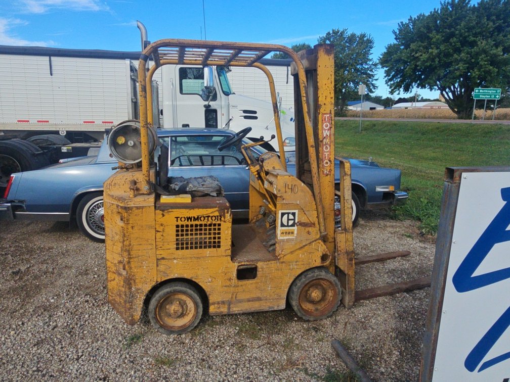 Cat 422S forklift