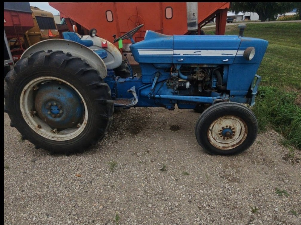 (AS IS) 2000 Ford (Read Discription)