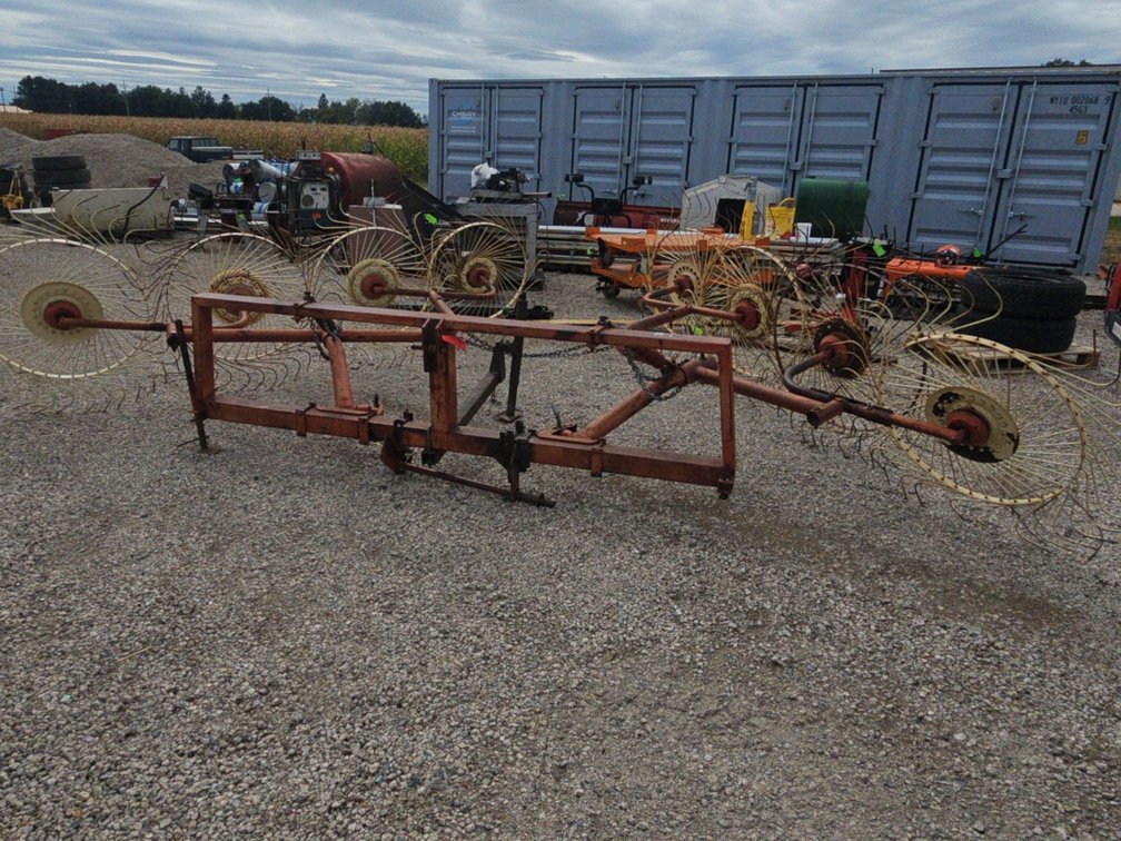 3pt 8 wheel v rake