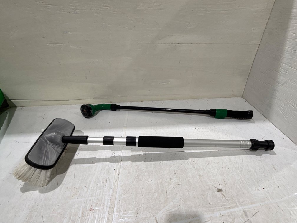 Expandable scrub brush, Spray wand & Hose