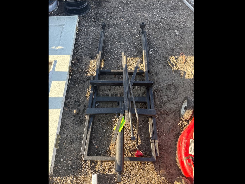 Fold a lift snowmobile lift