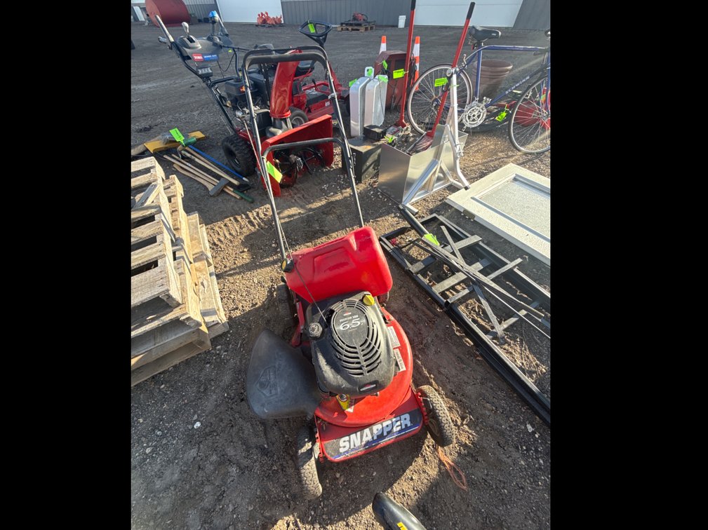 Snapper mower and gas tank
