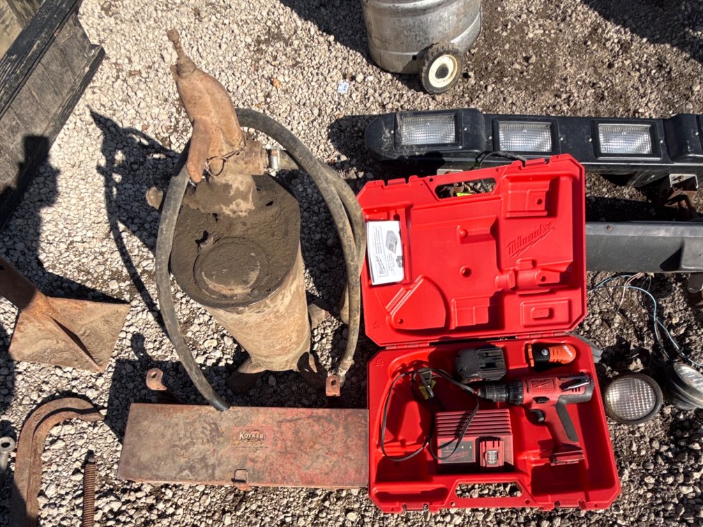 Milwaukee Drill, tool box, oil pump