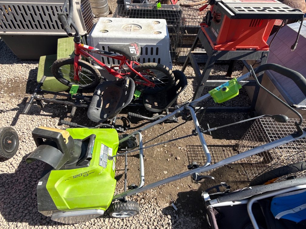Electric snow thrower