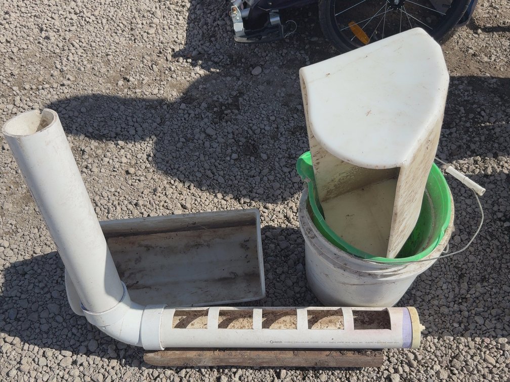 Feeders and buckets