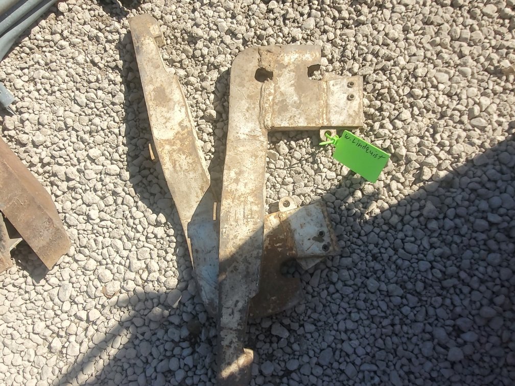 Fast hitch adaptive arms