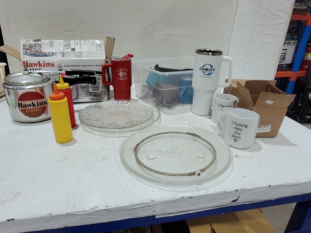 Microwave plate, pressure cooker & Misc kitchen items