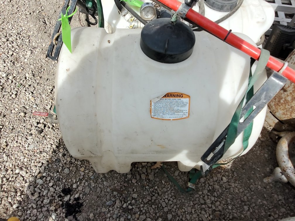 Sprayer tank