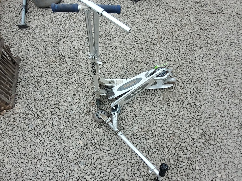 Razor scooter