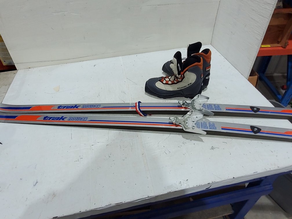 Ski equipment