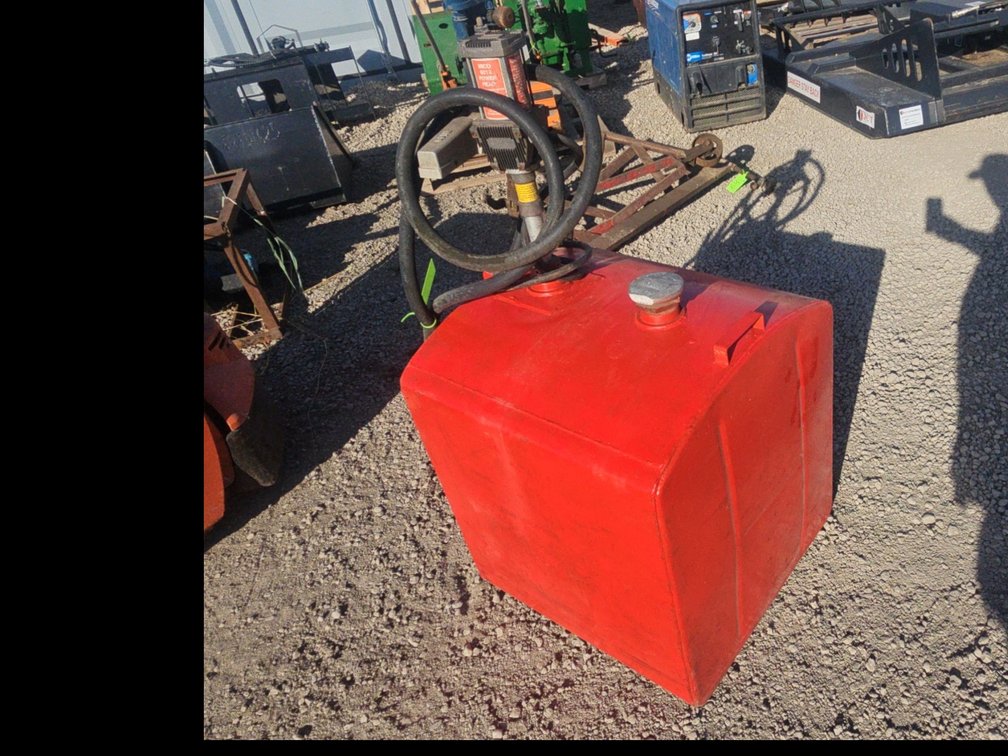 Fuel tank and pump