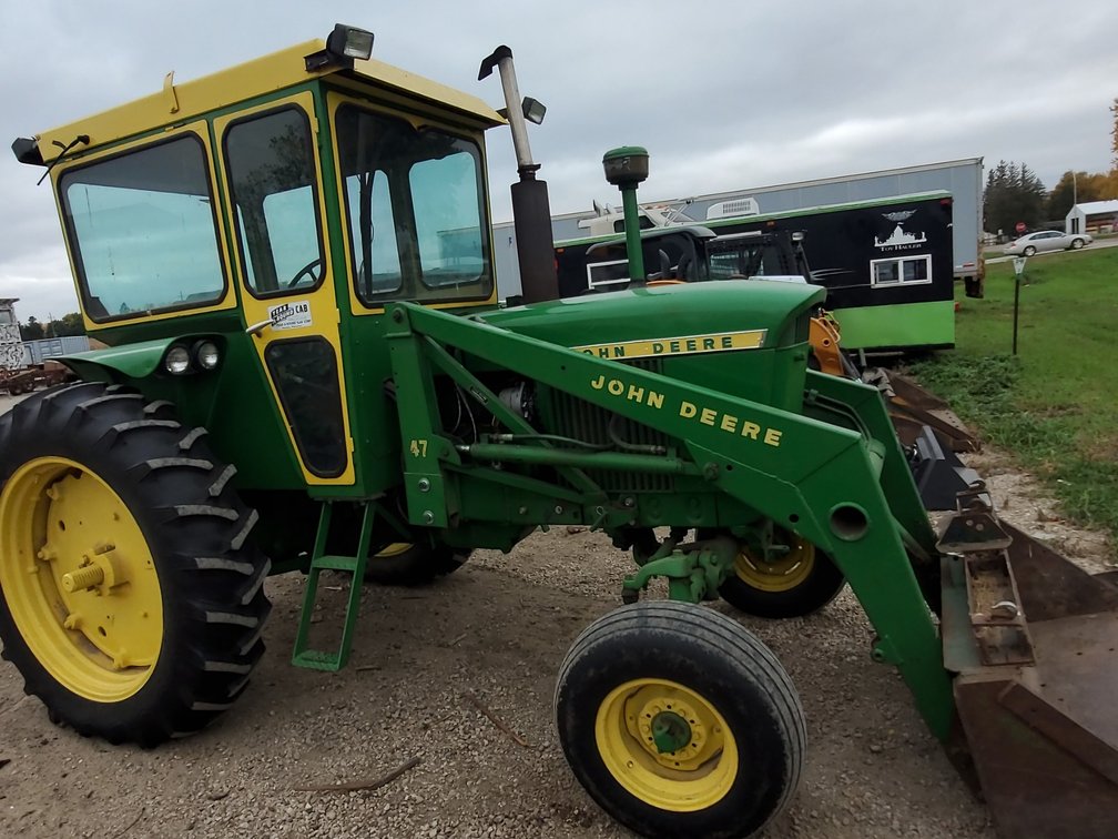John Deere 3010 Gas w/ 47 Loader