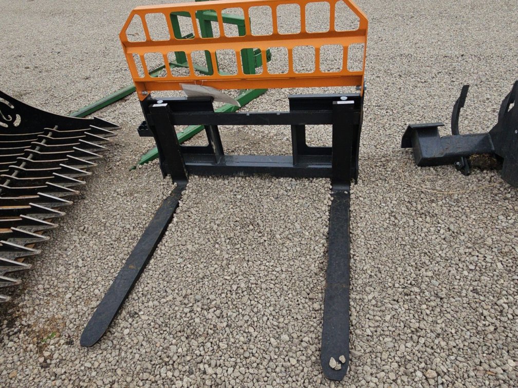 New skidsteer pallet forks