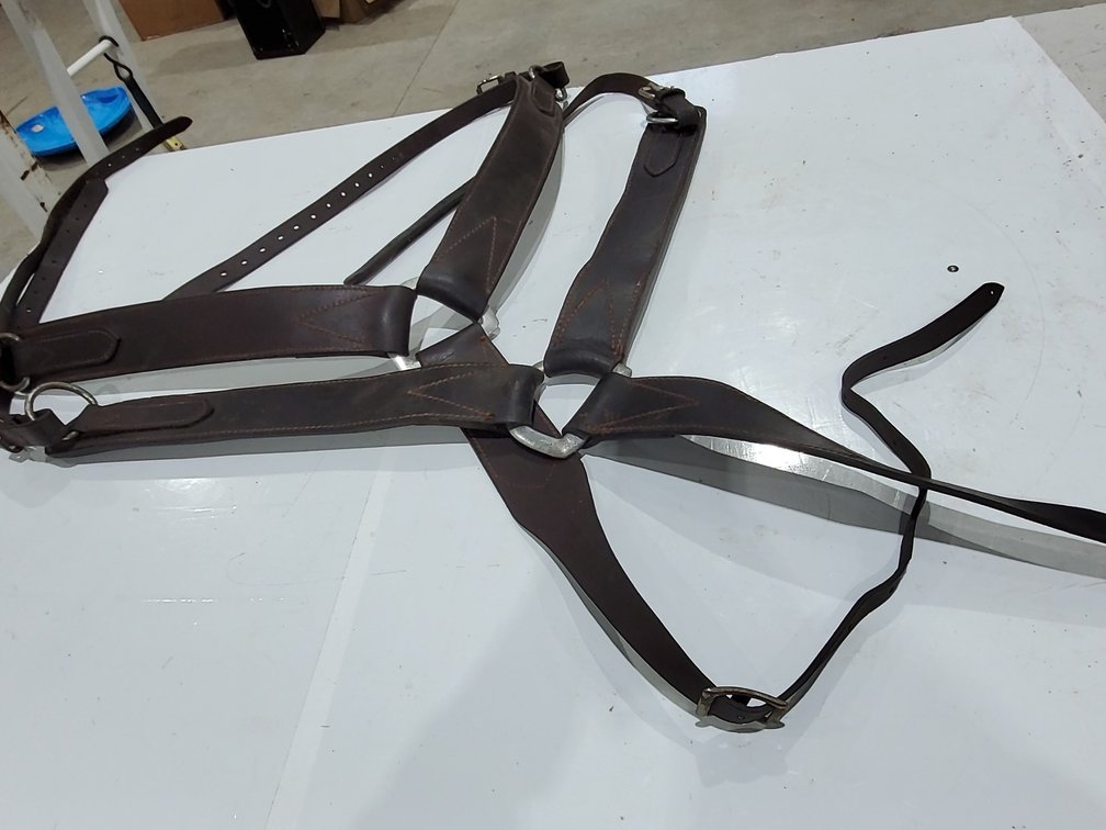 Heavy leather breastcollars