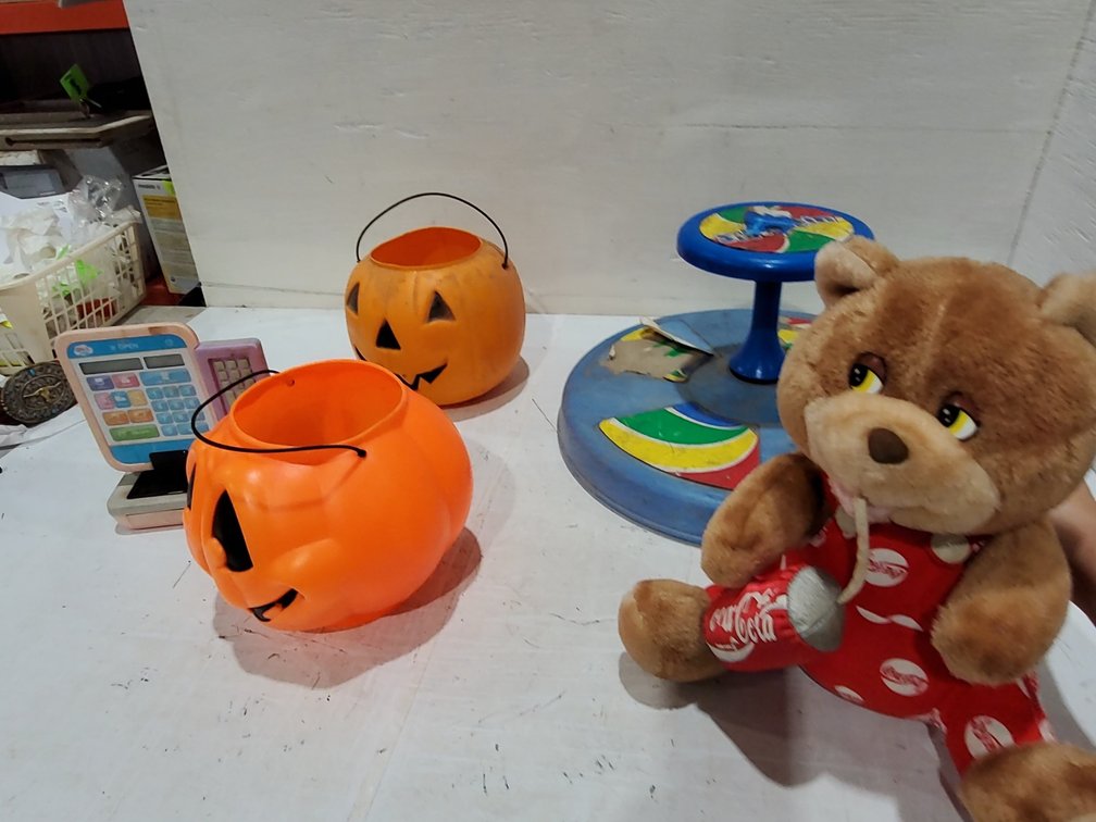 Sit & spin, Coca-Cola bear, cash register and pumpkins