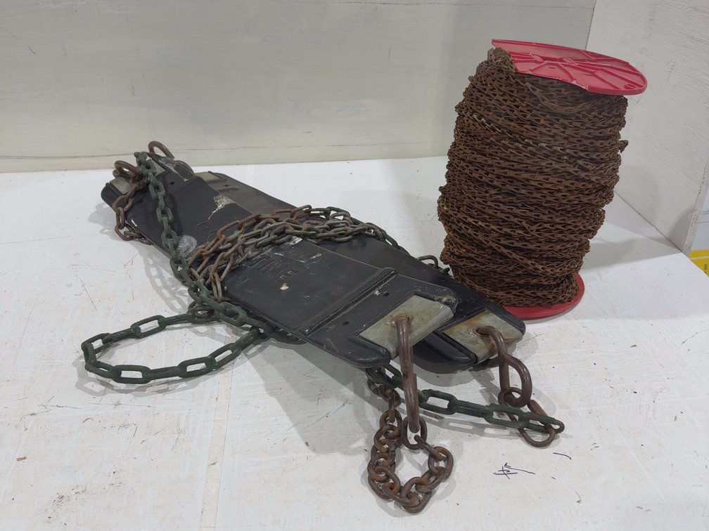 2 Swing seats & Roll of chain